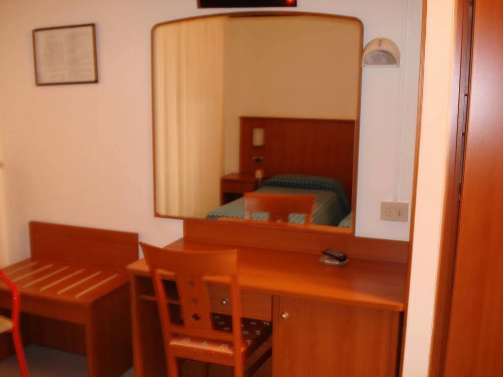 Hotel Aquilia 라이구에글리아 외부 사진